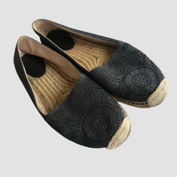 ✨ 5/$25 ✨ Vince Camuto ♡ Black Suede Flats w Perforated Pattern & Croche… - Picture 1 of 4